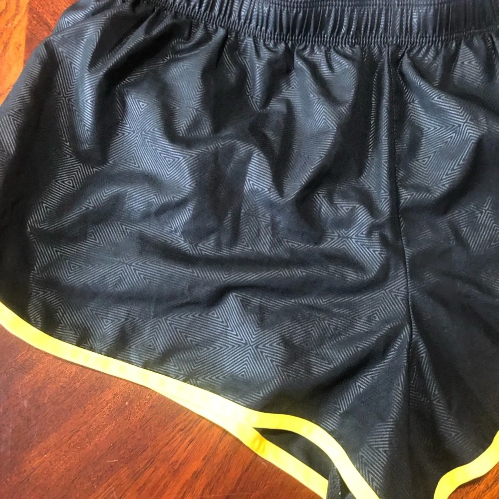 Nike womens active live‎ strong shorts size large